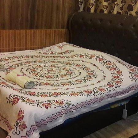 Blooming Dale Hotel Srīnagar Buitenkant foto