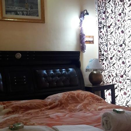 Blooming Dale Hotel Srīnagar Buitenkant foto