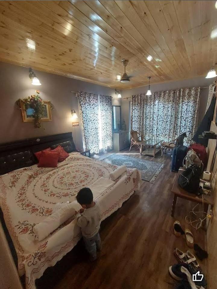 Blooming Dale Hotel Srīnagar Buitenkant foto