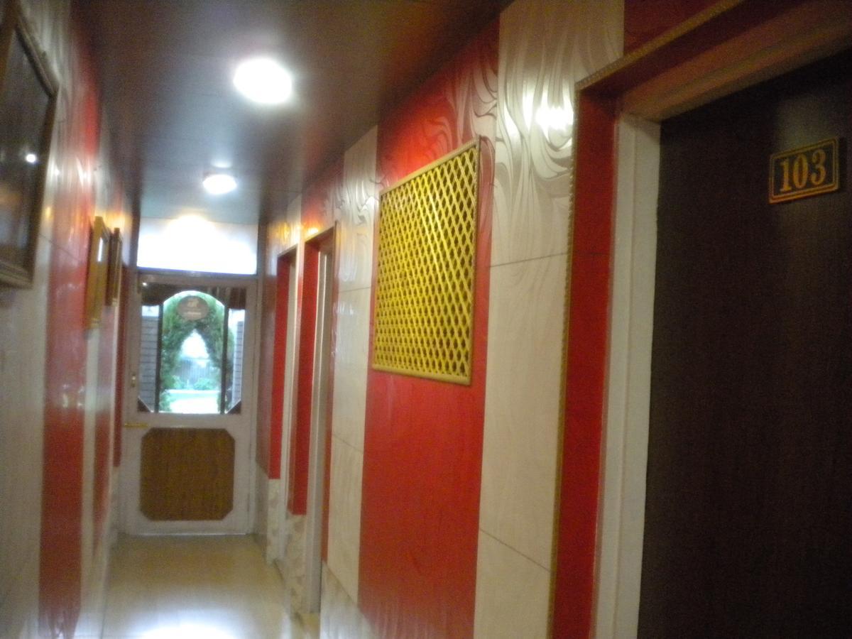 Blooming Dale Hotel Srīnagar Buitenkant foto