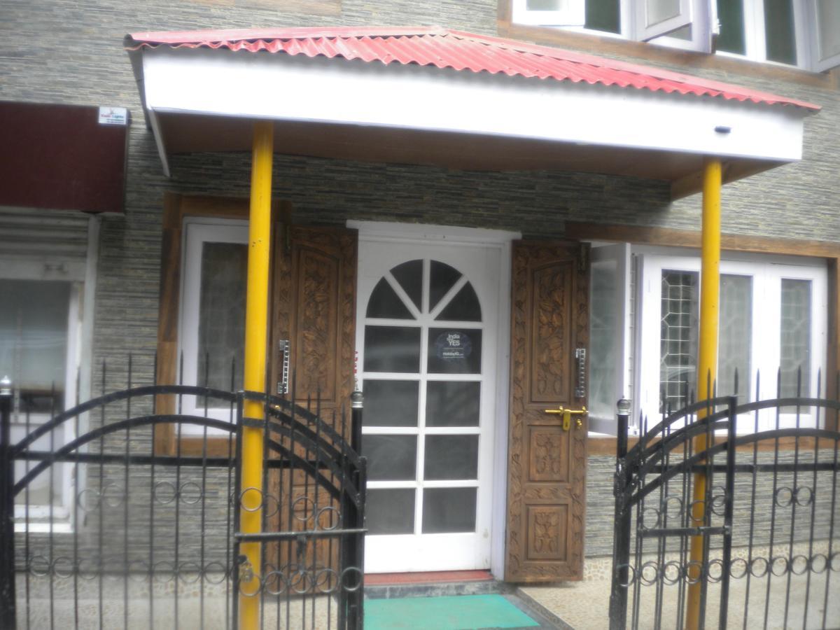 Blooming Dale Hotel Srīnagar Buitenkant foto