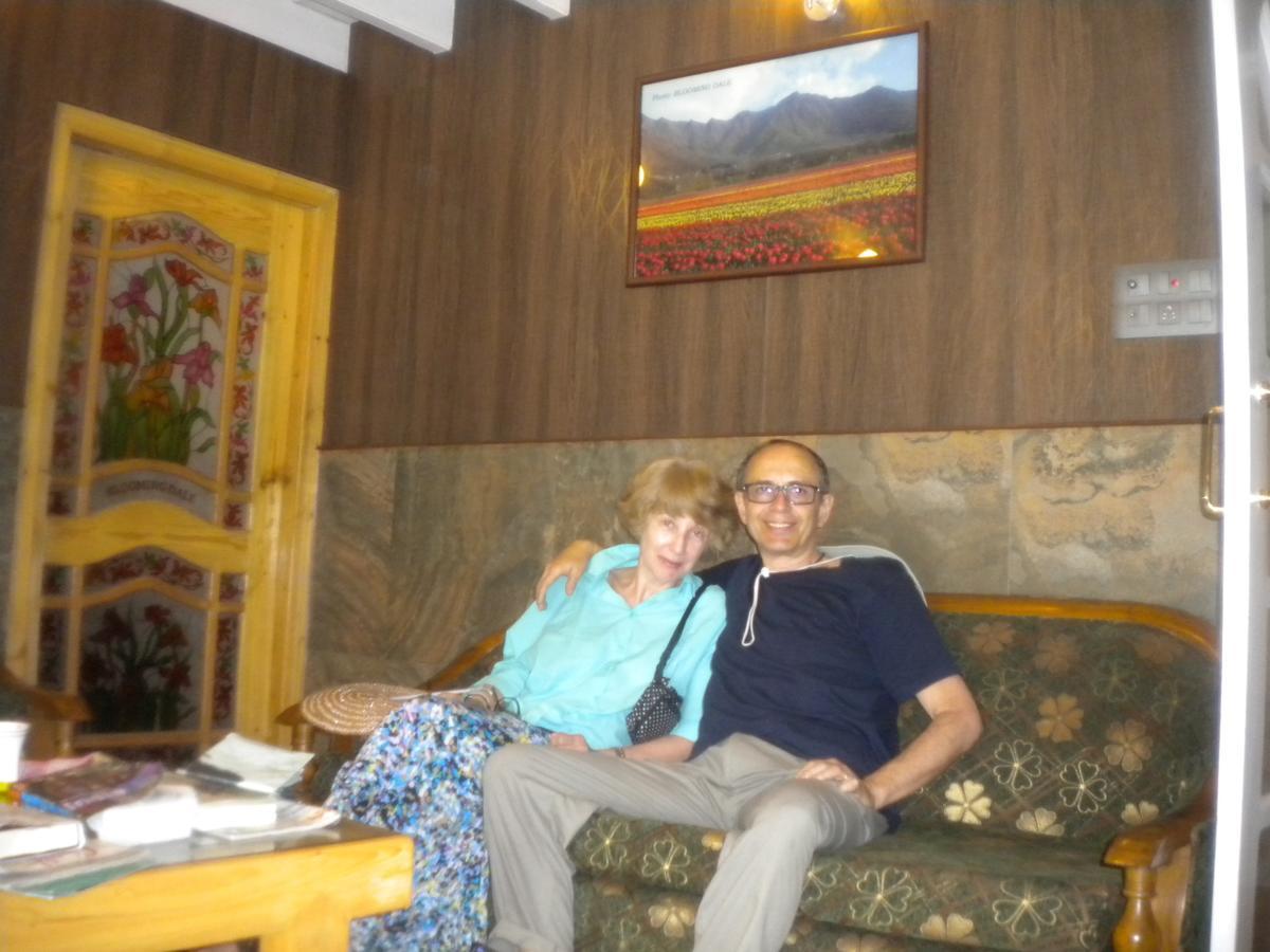 Blooming Dale Hotel Srīnagar Buitenkant foto