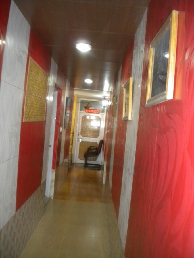 Blooming Dale Hotel Srīnagar Buitenkant foto