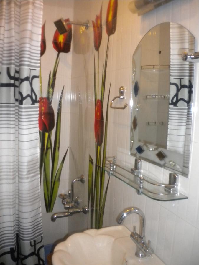 Blooming Dale Hotel Srīnagar Buitenkant foto