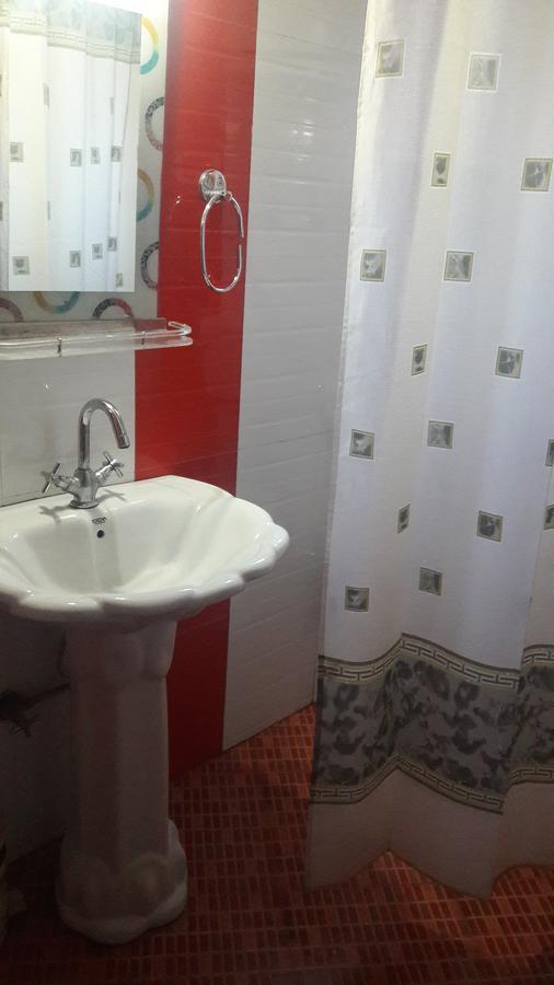 Blooming Dale Hotel Srīnagar Buitenkant foto