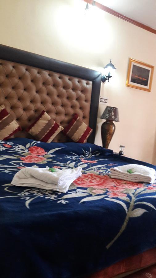 Blooming Dale Hotel Srīnagar Buitenkant foto