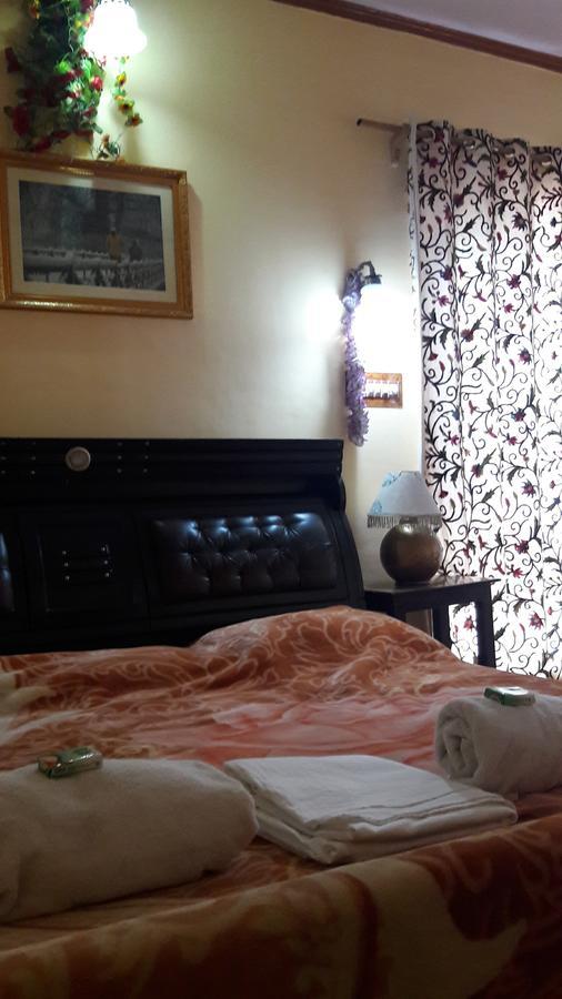 Blooming Dale Hotel Srīnagar Buitenkant foto